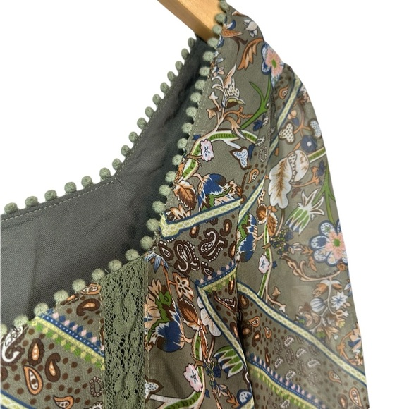 Allison New York | Floral Long Sleeve Blouse | Green | Lace Detail | Size XS - Picture 5 of 6